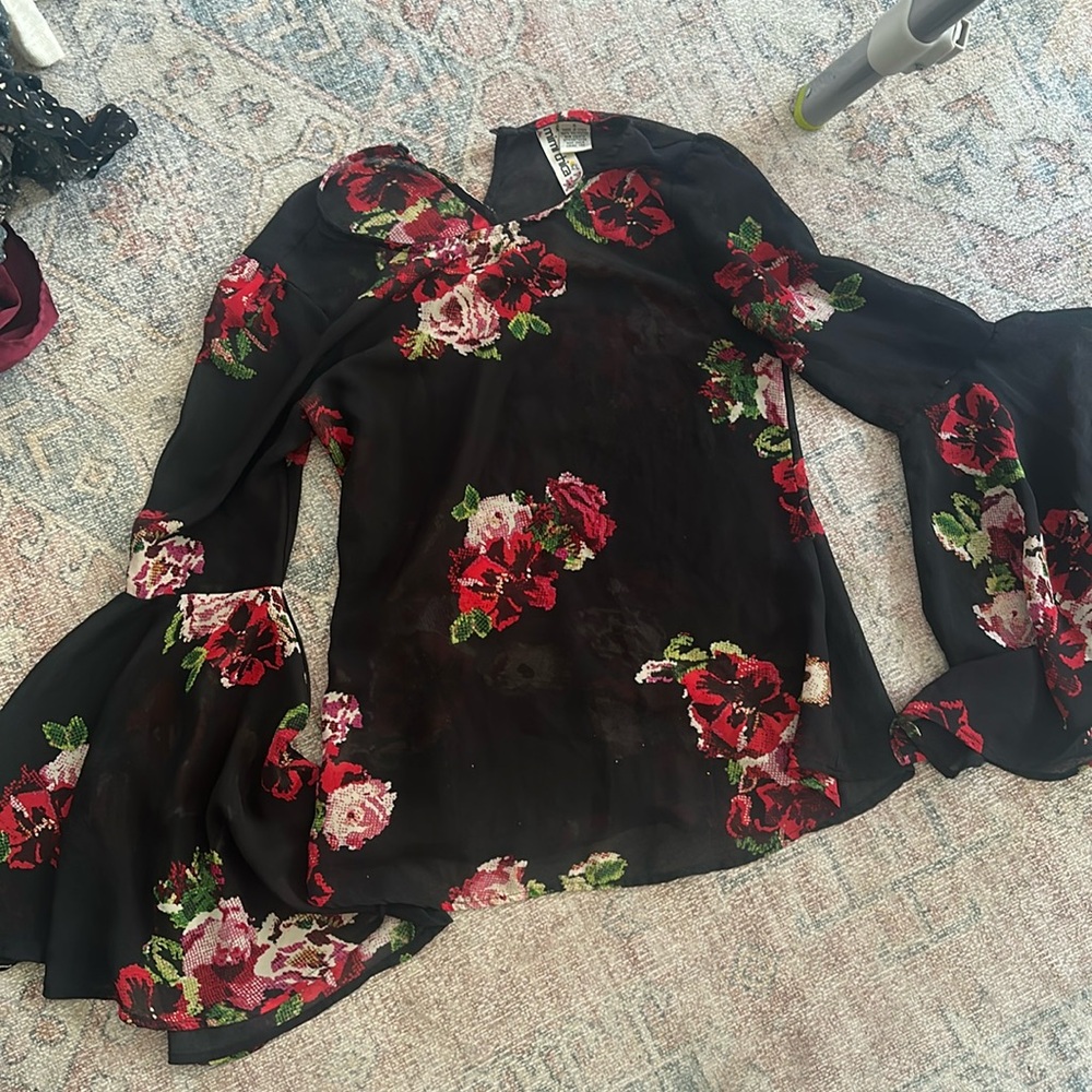 Gorgeous sheer floral top in black, bell sleeves - Small